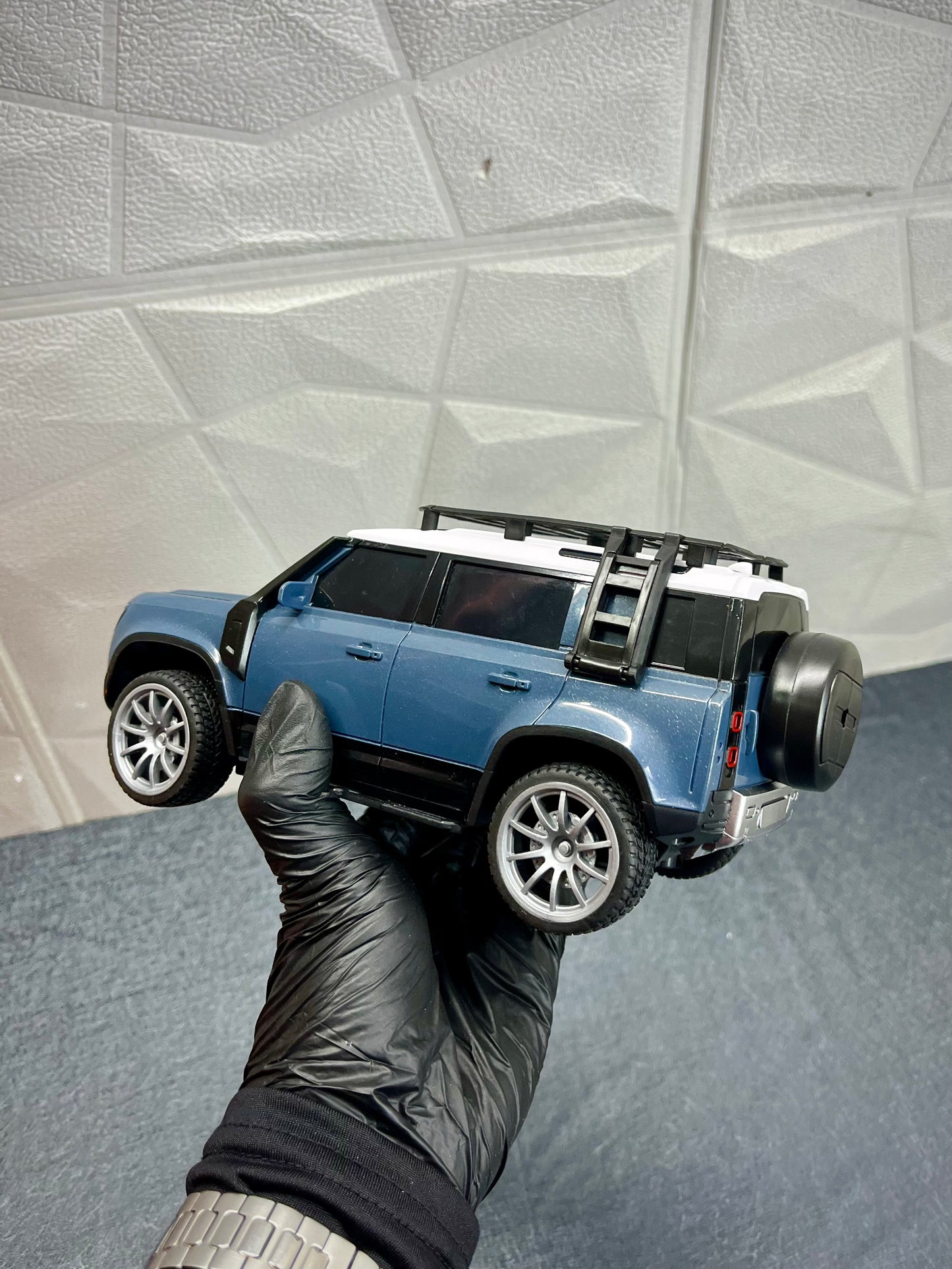 Defender - RC Car