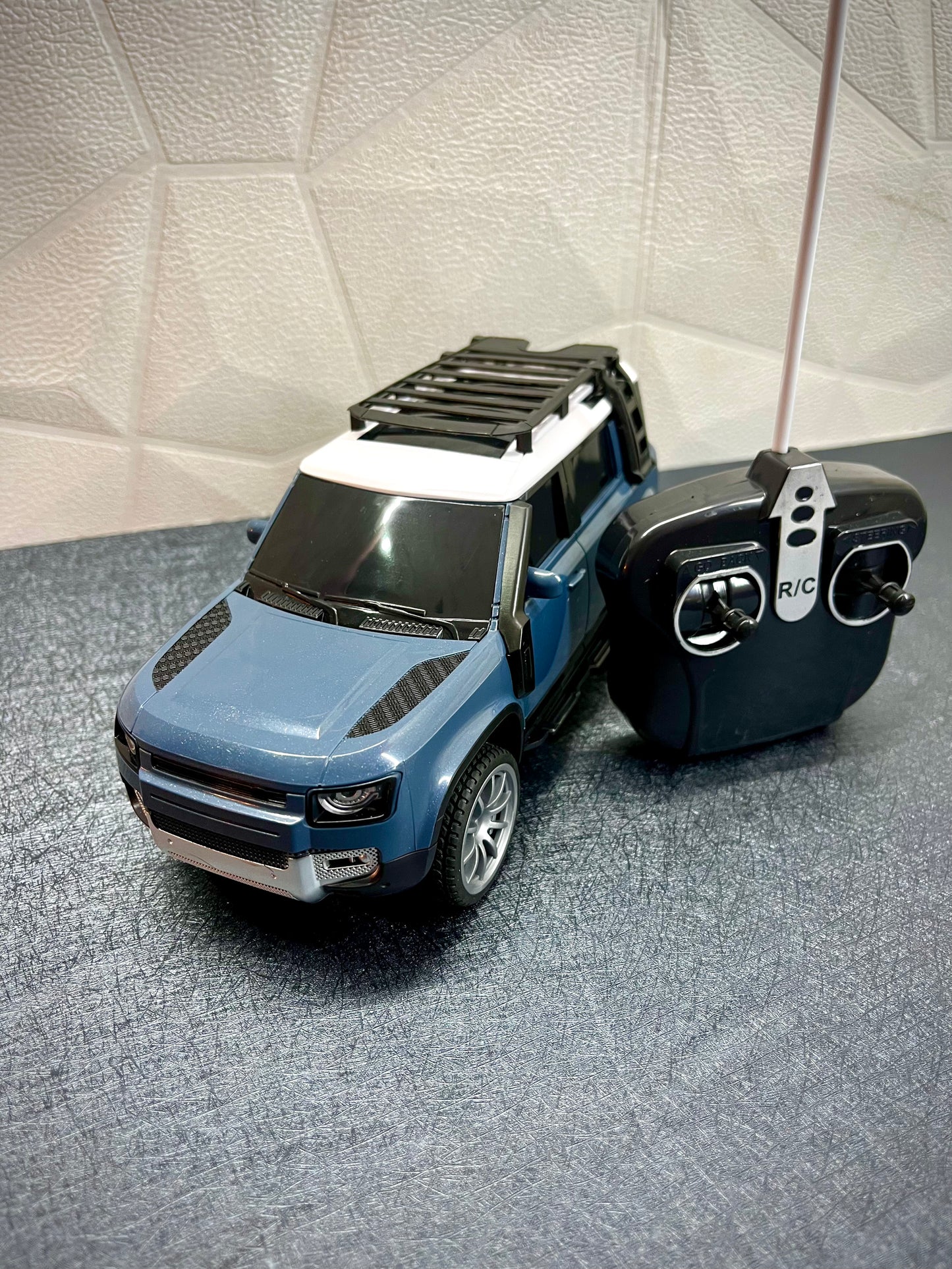 Defender - RC Car